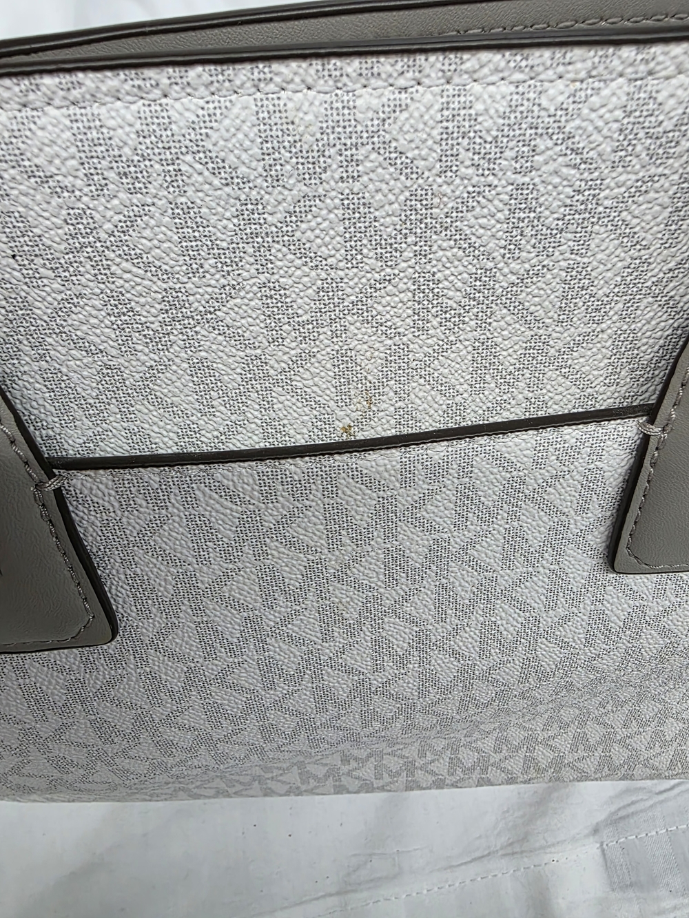 Michael Kors Gray & White Signature Tote with MK Charm - Picture 6 of 14